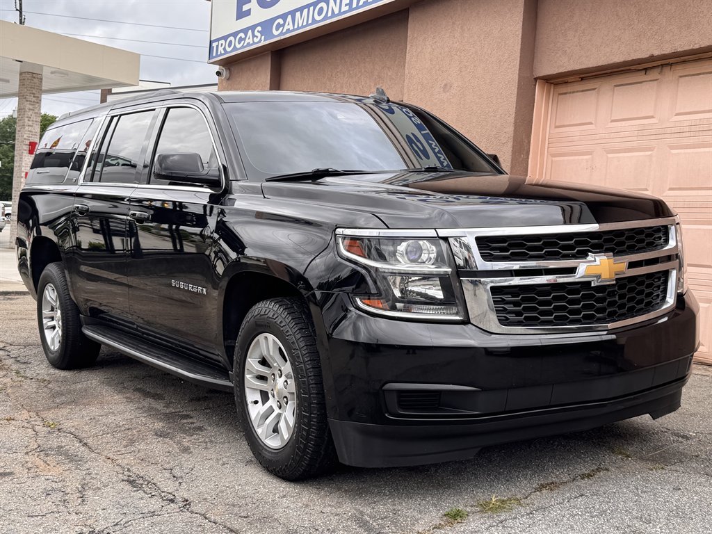 2017 Chevrolet Suburban 1500 LT photo