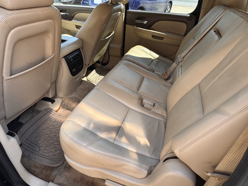 2014 Chevrolet Suburban - $12,900