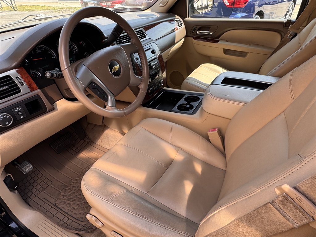 2014 Chevrolet Suburban - $12,900