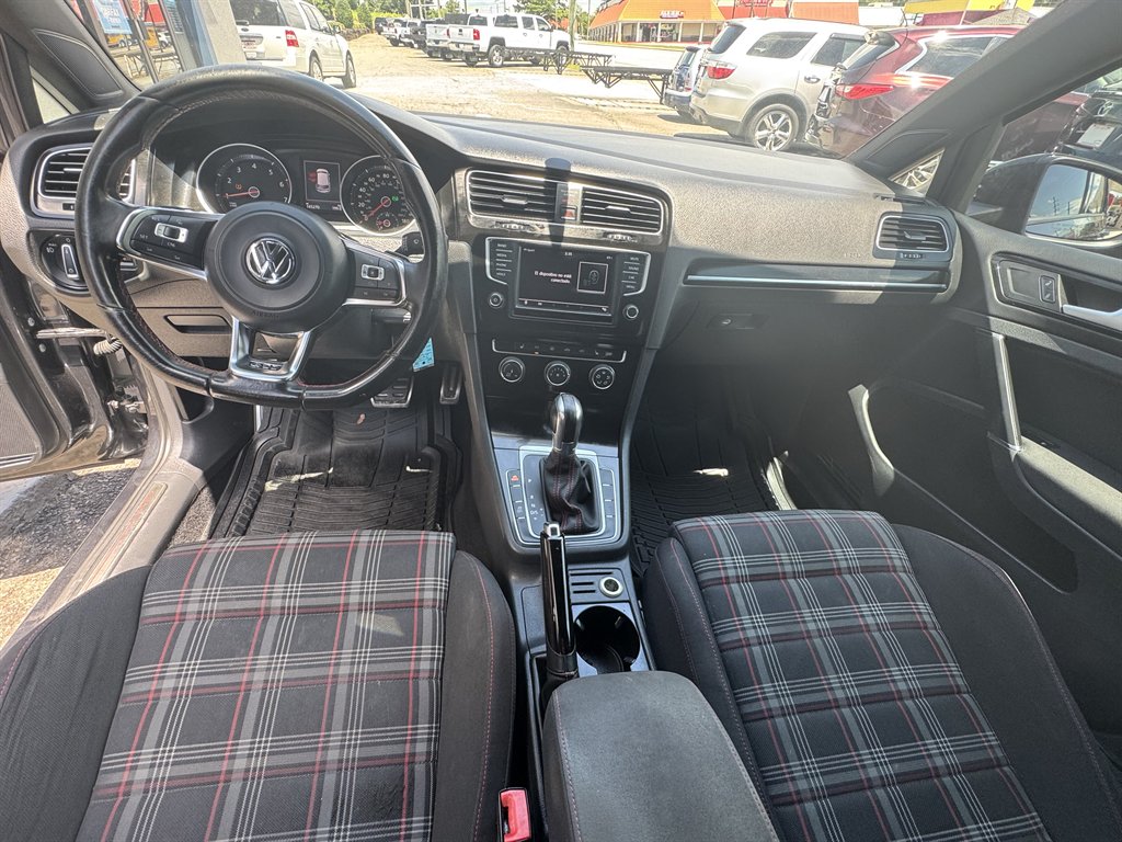 2016 Volkswagen Golf - $10,900