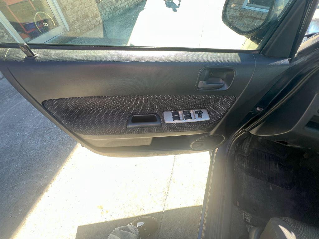 2005 Scion xB photo