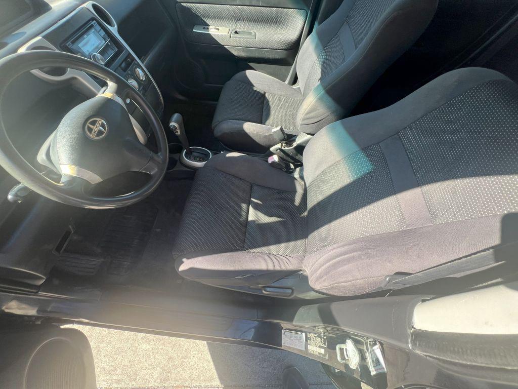2005 Scion xB photo