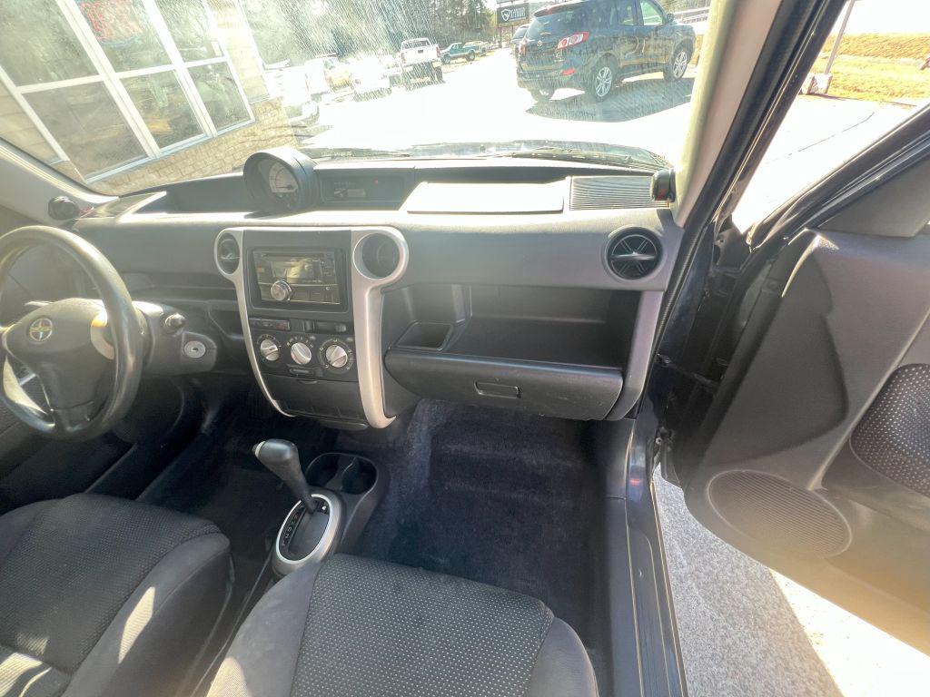 2005 Scion xB photo