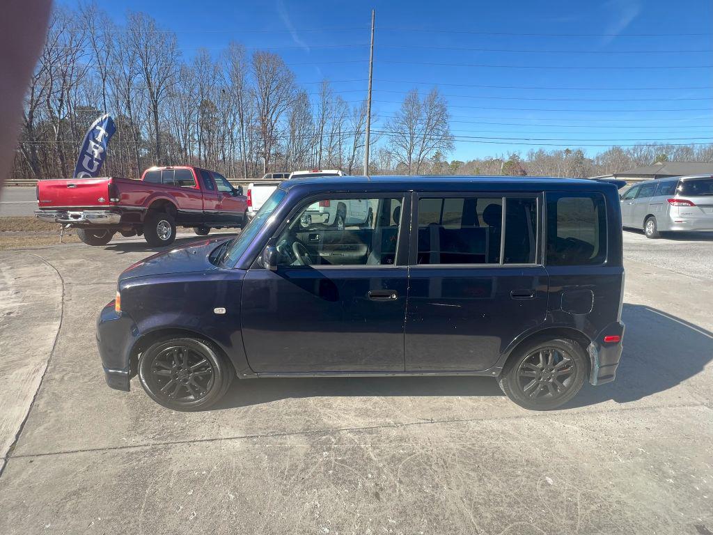 2005 Scion xB photo