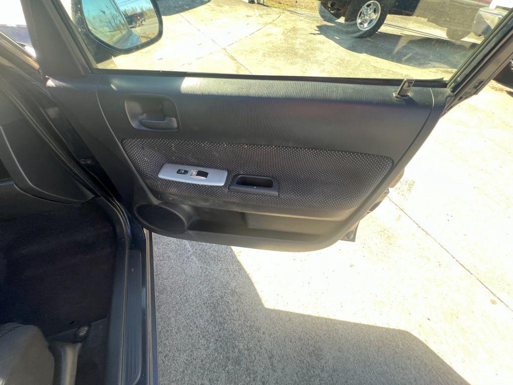 2005 Scion xB photo