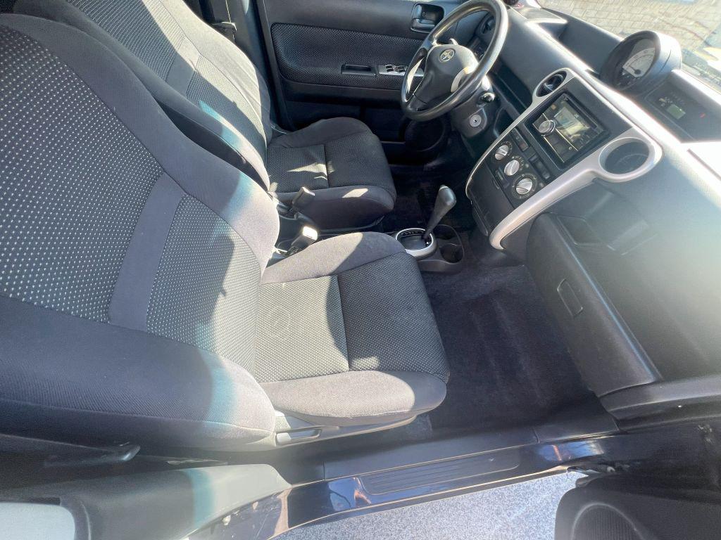 2005 Scion xB photo