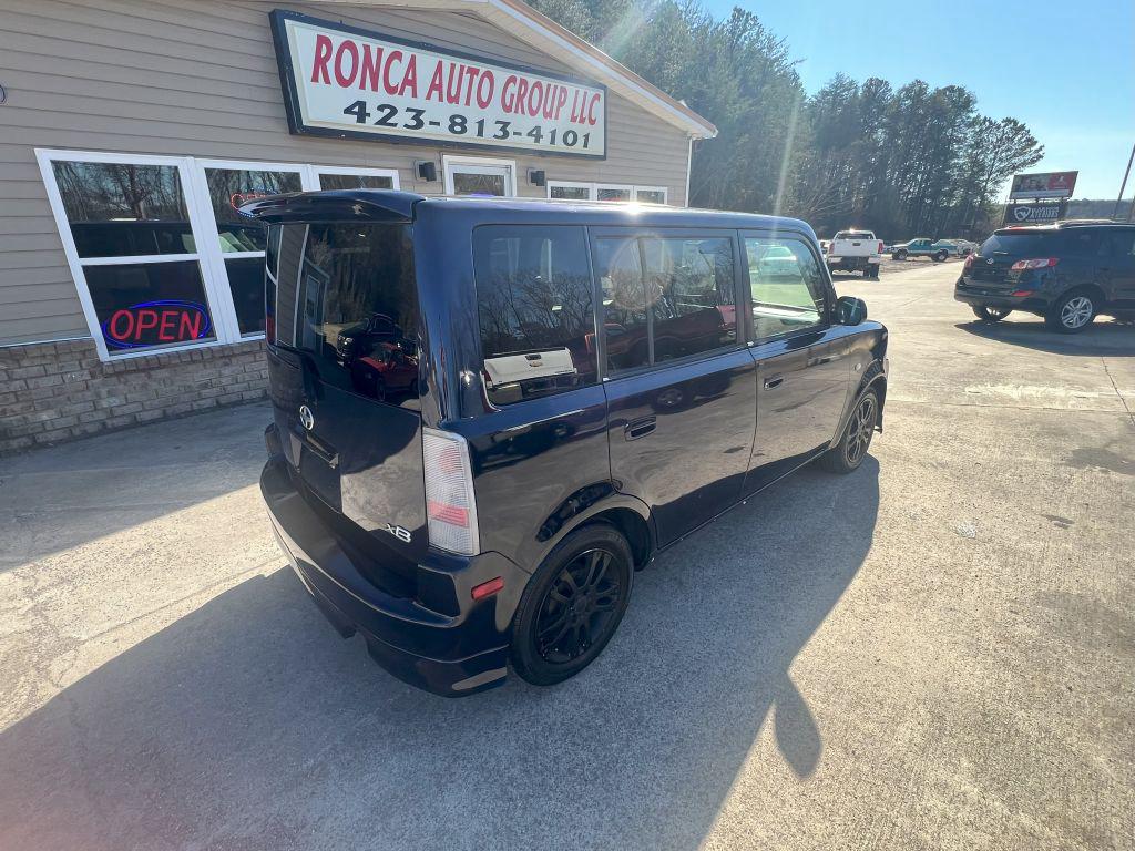 2005 Scion xB photo