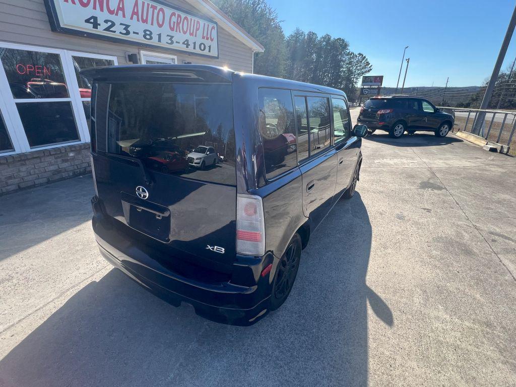 2005 Scion xB photo