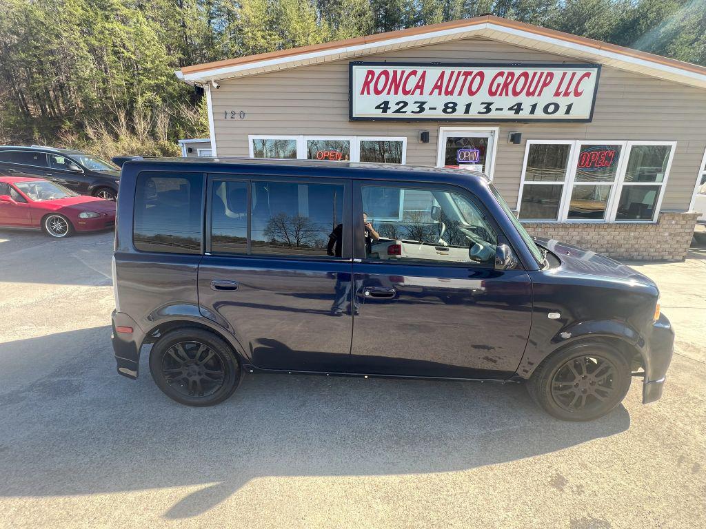 2005 Scion xB photo