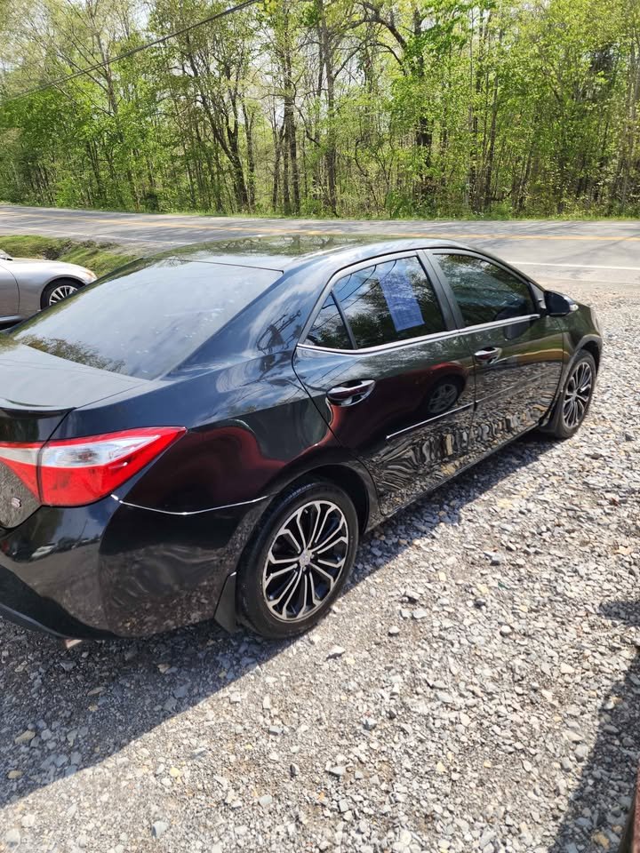 2015 Toyota Corolla - $8,500