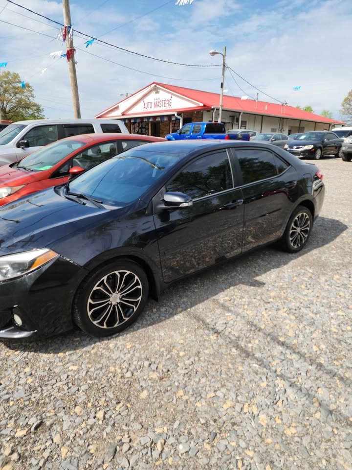 2015 Toyota Corolla - $8,500
