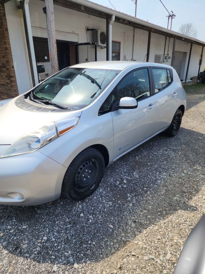 2014 Nissan LEAF - $6,500