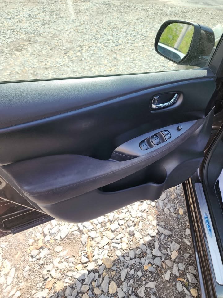 2016 Nissan LEAF - $6,900