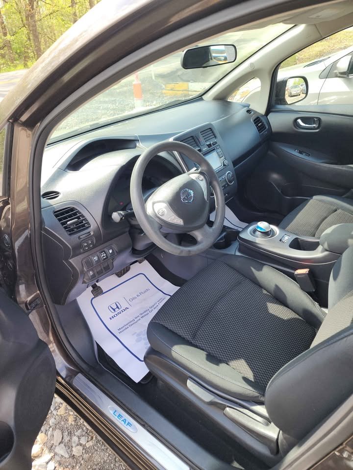 2016 Nissan LEAF - $6,900