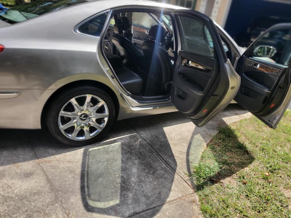 2011 Hyundai Equus - $8,999