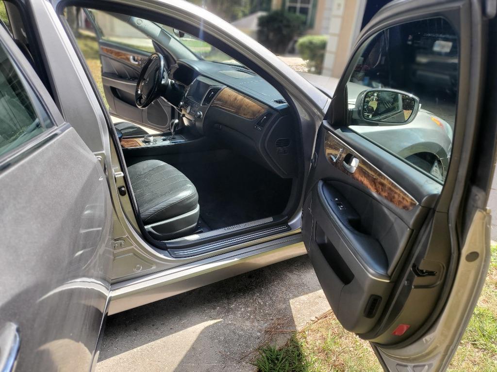 2011 Hyundai Equus - $8,999