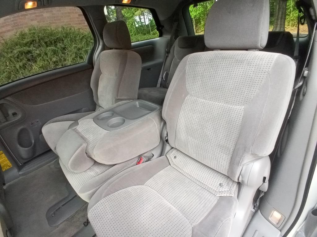 2008 Toyota Sienna CE 8-Passenger photo