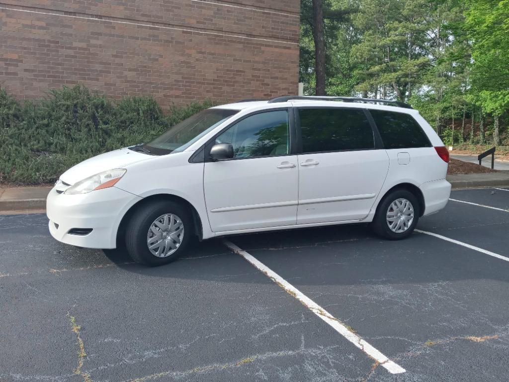 2008 Toyota Sienna CE 8-Passenger photo