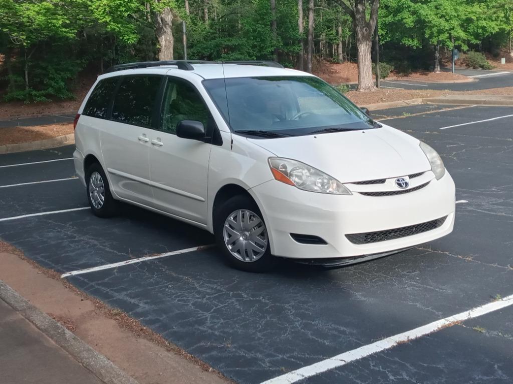 2008 Toyota Sienna CE 8-Passenger photo