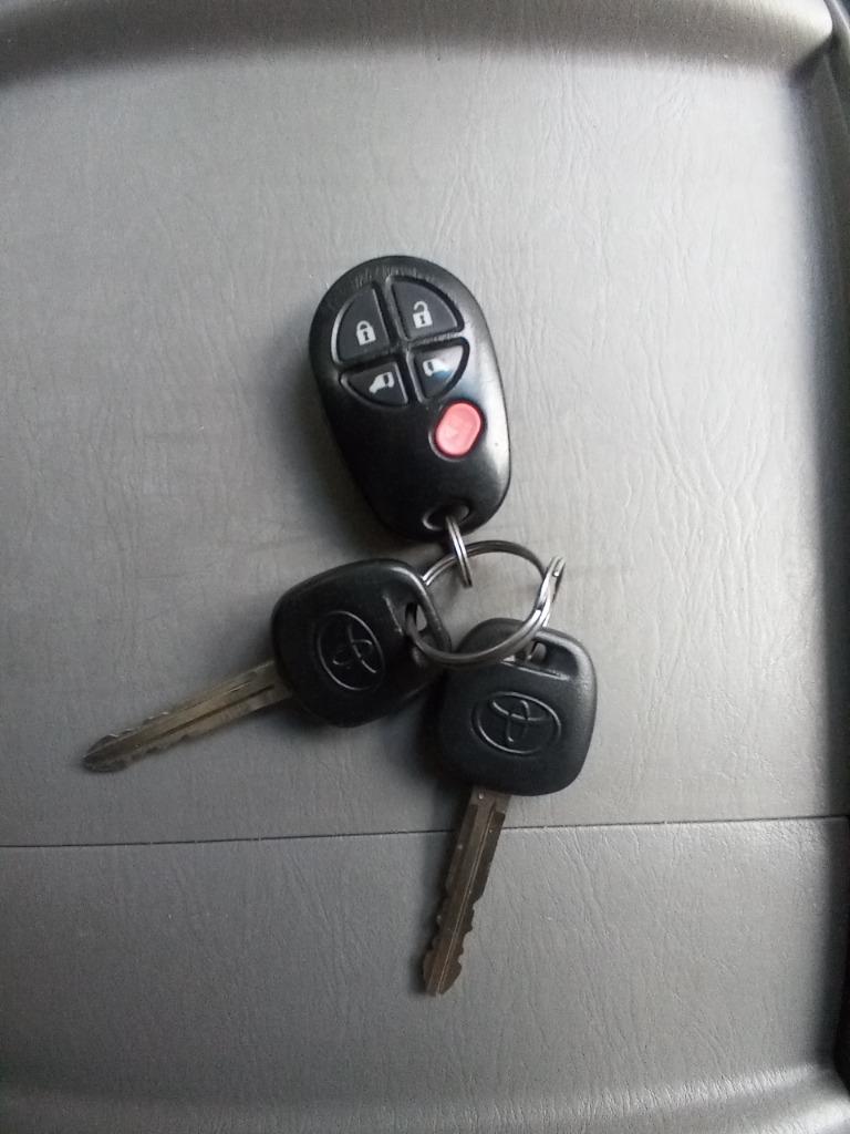2008 Toyota Sienna CE 8-Passenger photo
