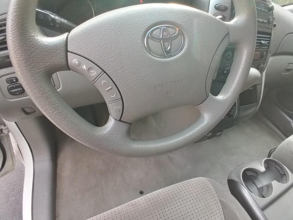 2008 Toyota Sienna CE 8-Passenger photo