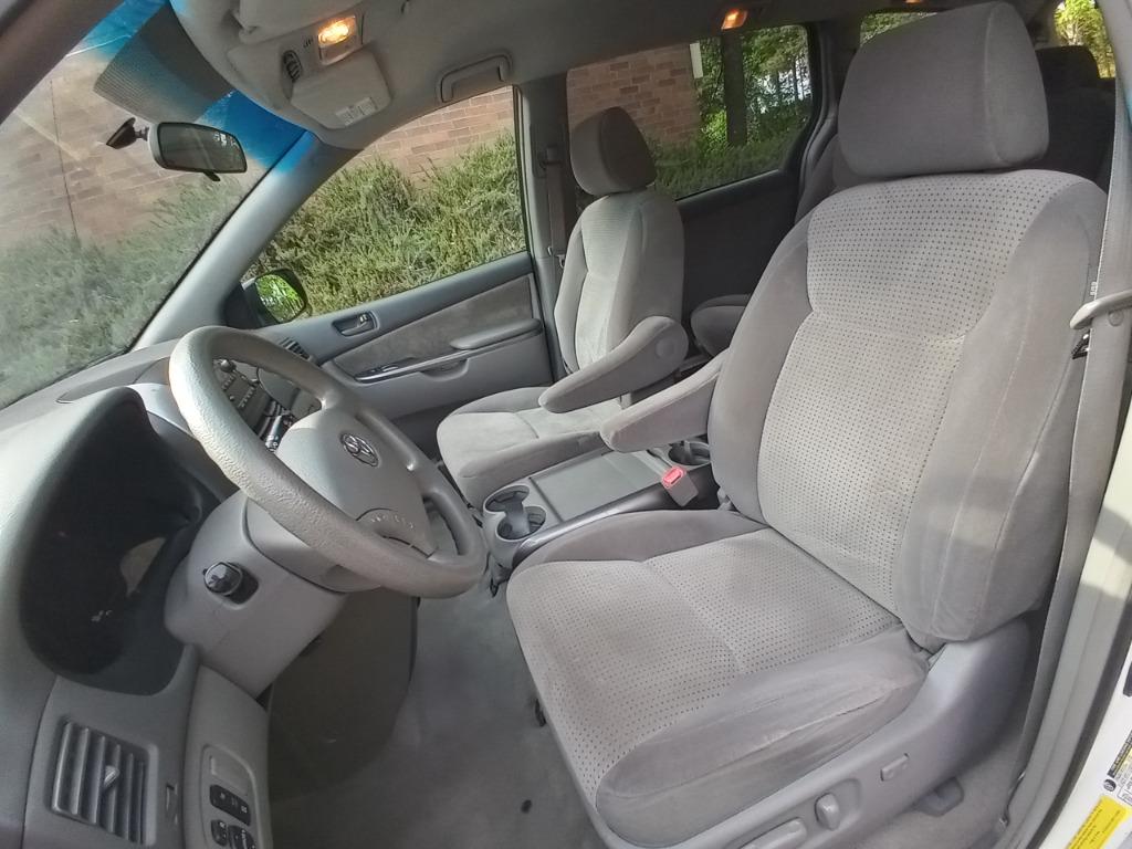2008 Toyota Sienna CE 8-Passenger photo