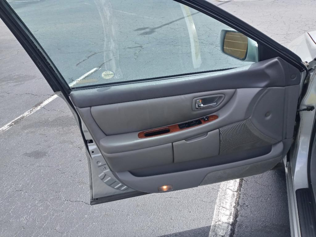 2003 Toyota Avalon XL photo