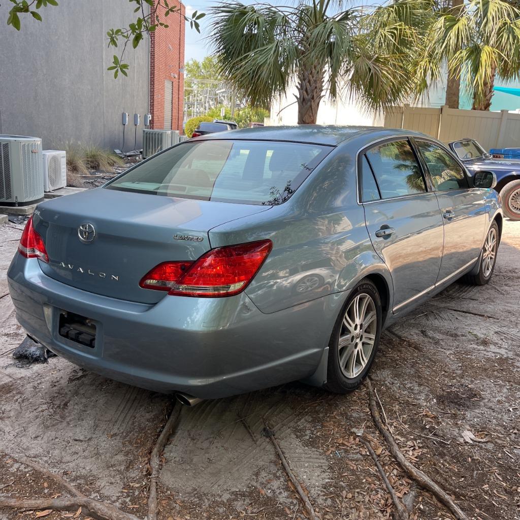 2006 Toyota Avalon XL photo