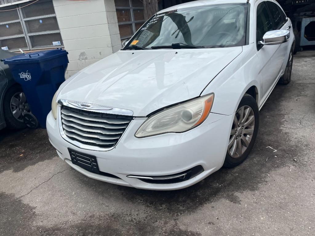 2013 Chrysler 200 - $2,250