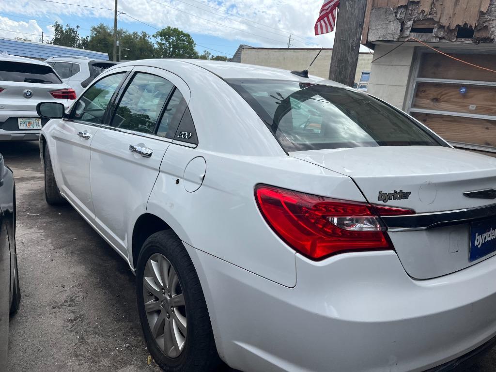 2013 Chrysler 200 - $2,250
