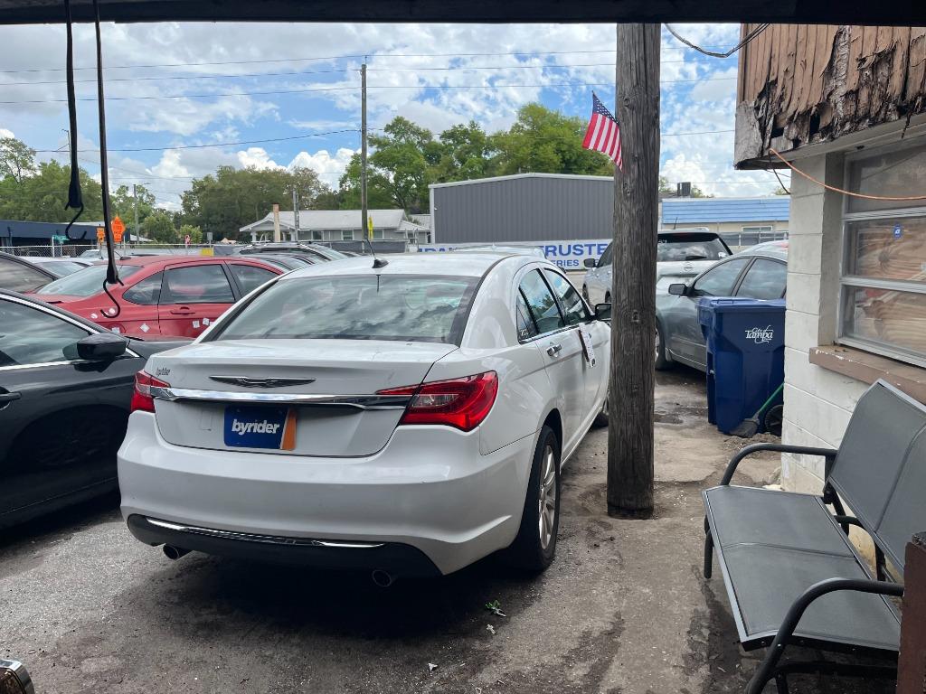 2013 Chrysler 200 - $2,250