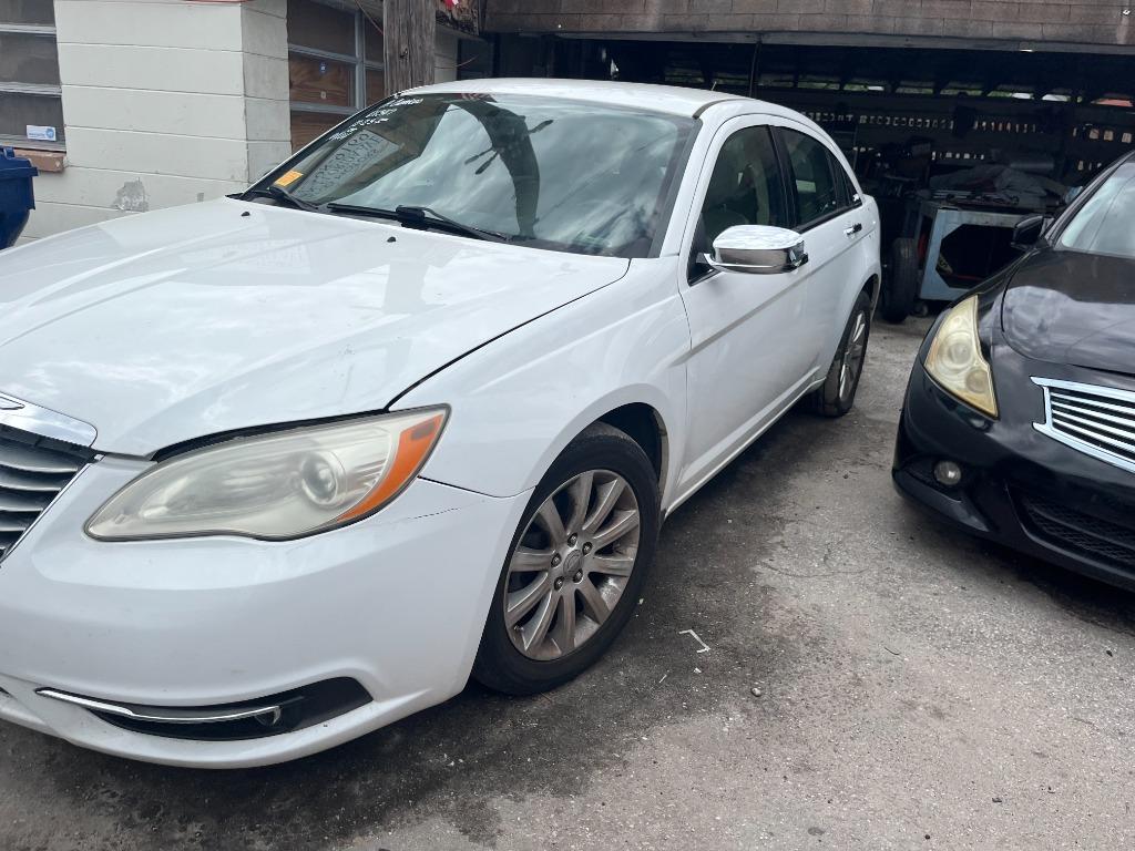 2013 Chrysler 200 - $2,250