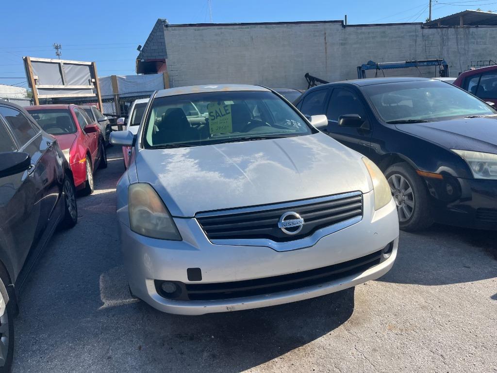 2009 Nissan Altima - $2,450