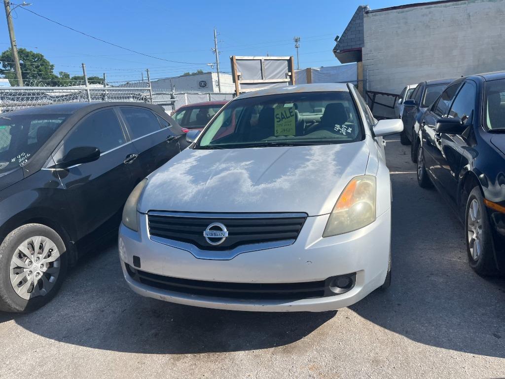 2009 Nissan Altima - $2,450