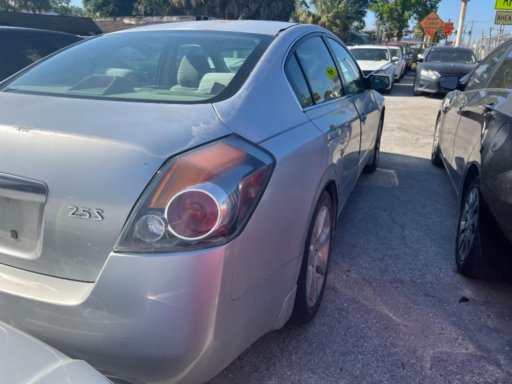 2009 Nissan Altima - $2,450
