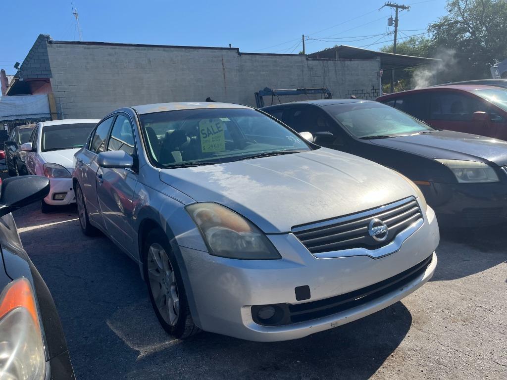 2009 Nissan Altima - $2,450
