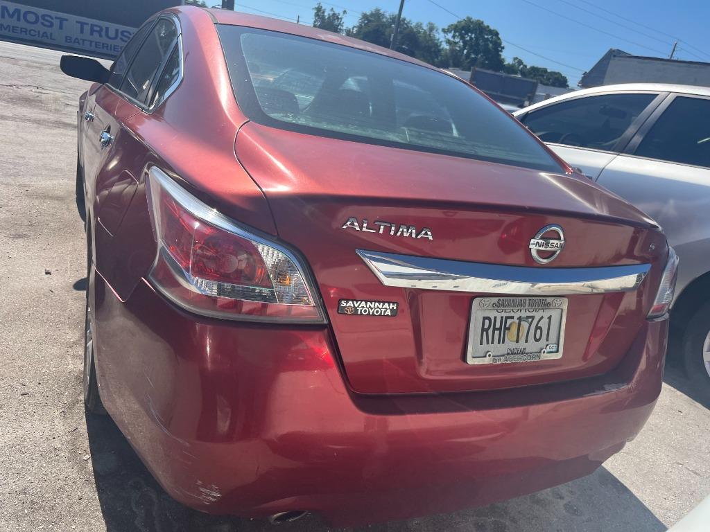 2015 Nissan Altima - $2,750