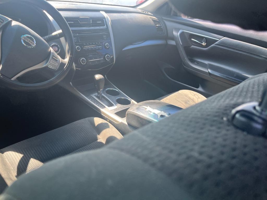 2015 Nissan Altima - $2,750