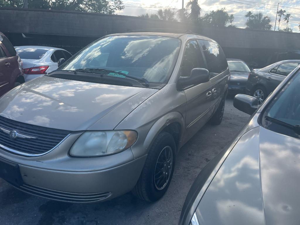 2003 Chrysler Town & Country - $1,750