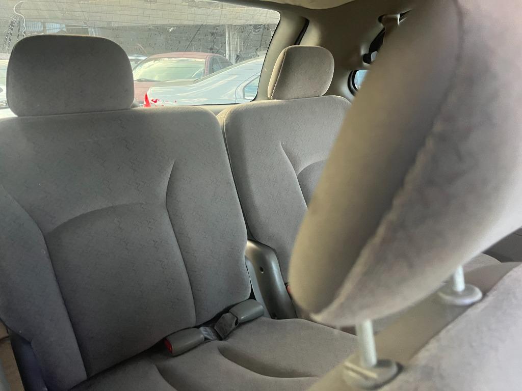 2003 Chrysler Town And Country - $1,750