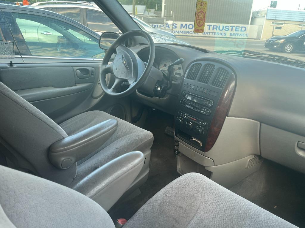 2003 Chrysler Town And Country - $1,750