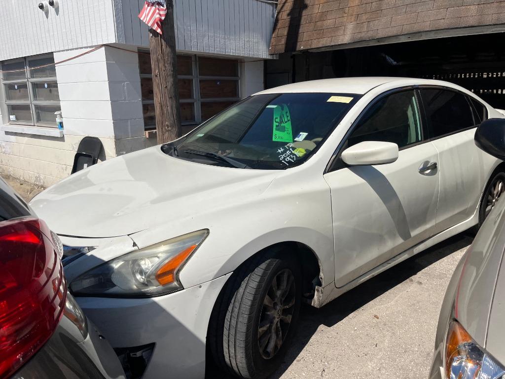 2014 Nissan Altima - $1,950