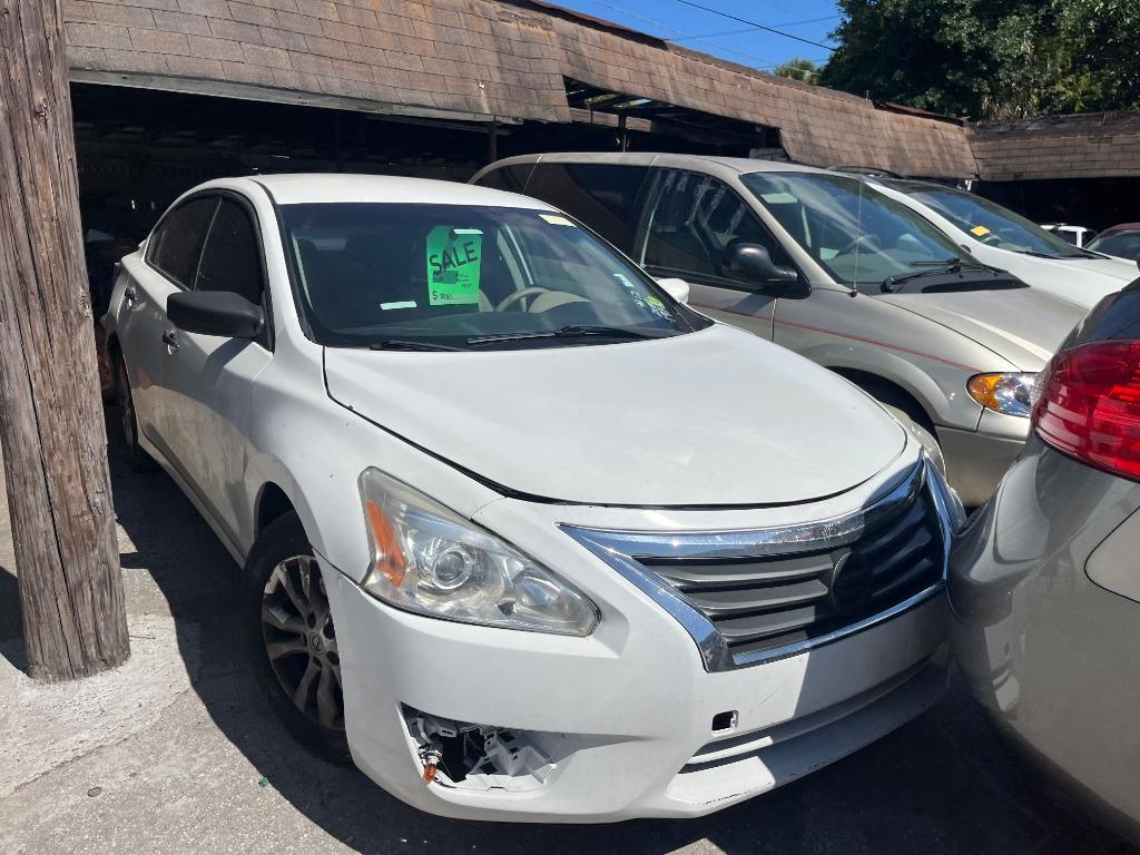 2014 Nissan Altima - $1,950
