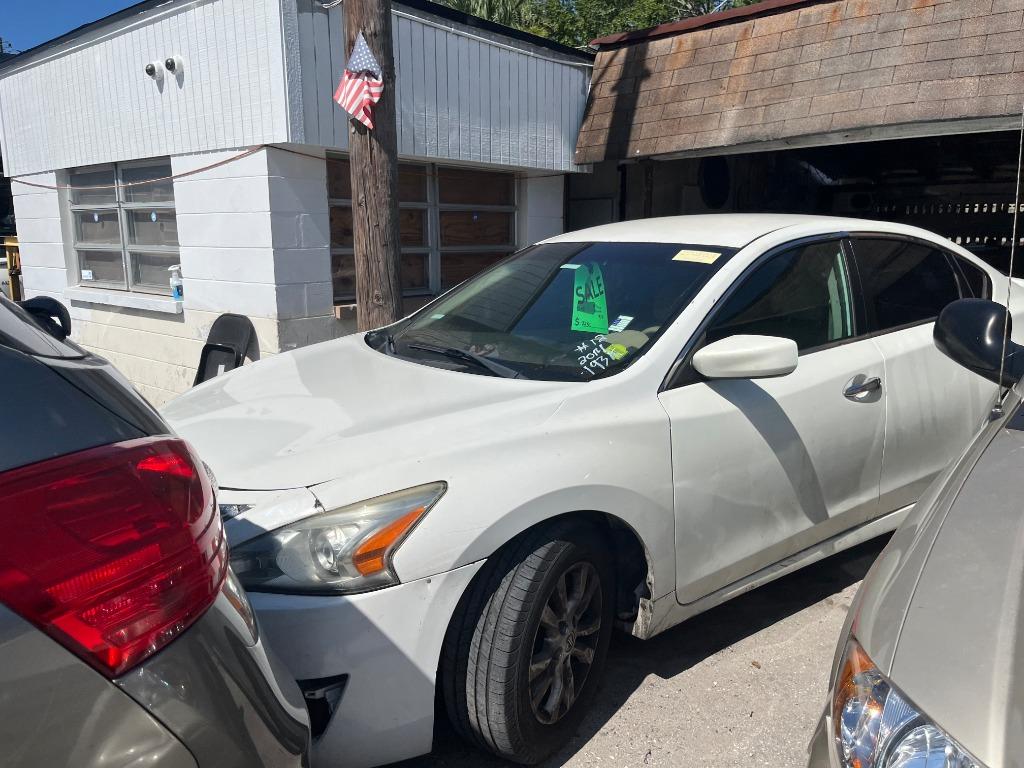 2014 Nissan Altima - $1,950