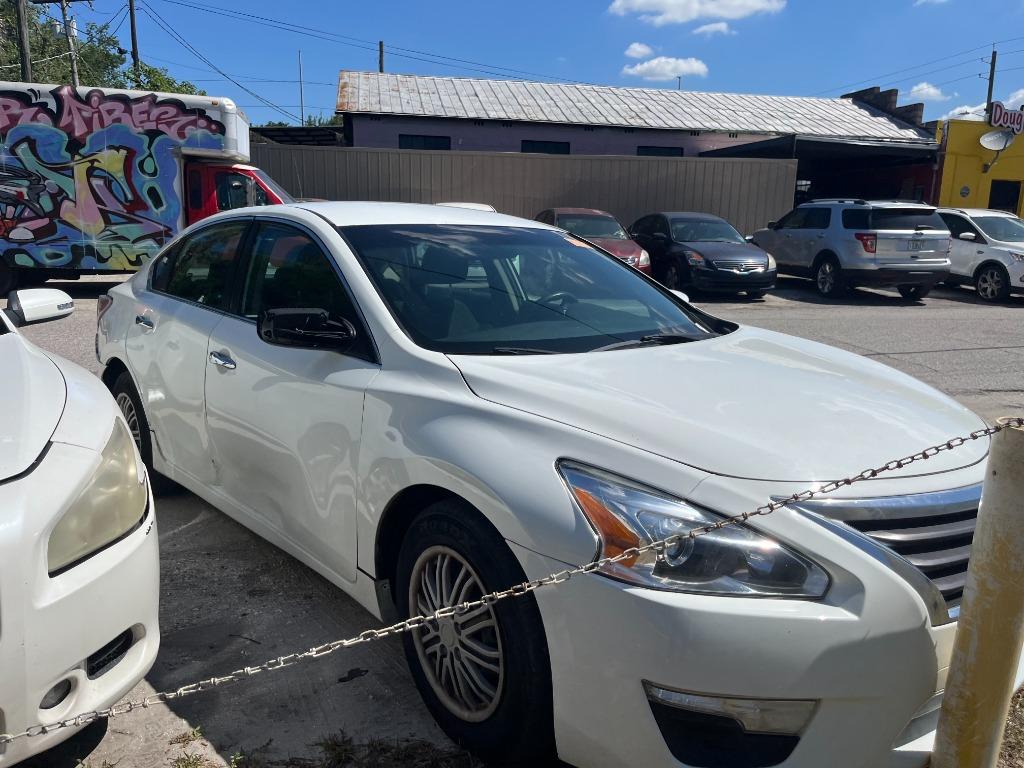 2015 Nissan Altima - $2,450