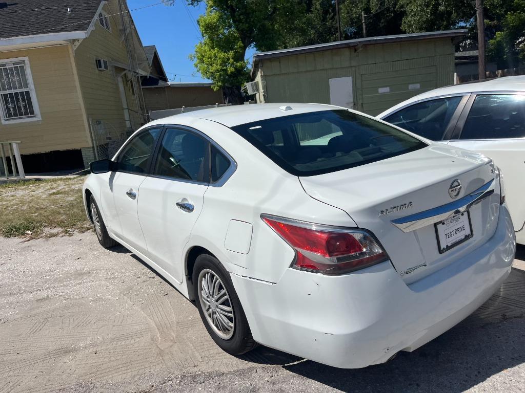 2015 Nissan Altima - $2,450