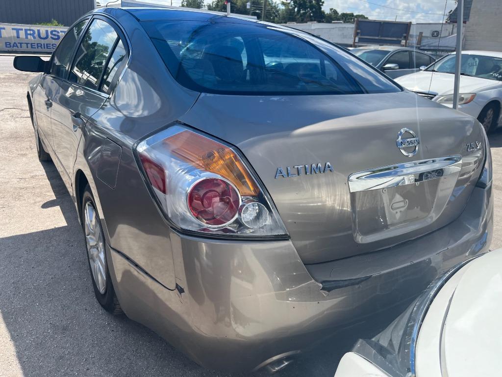 2011 Nissan Altima - $1,950