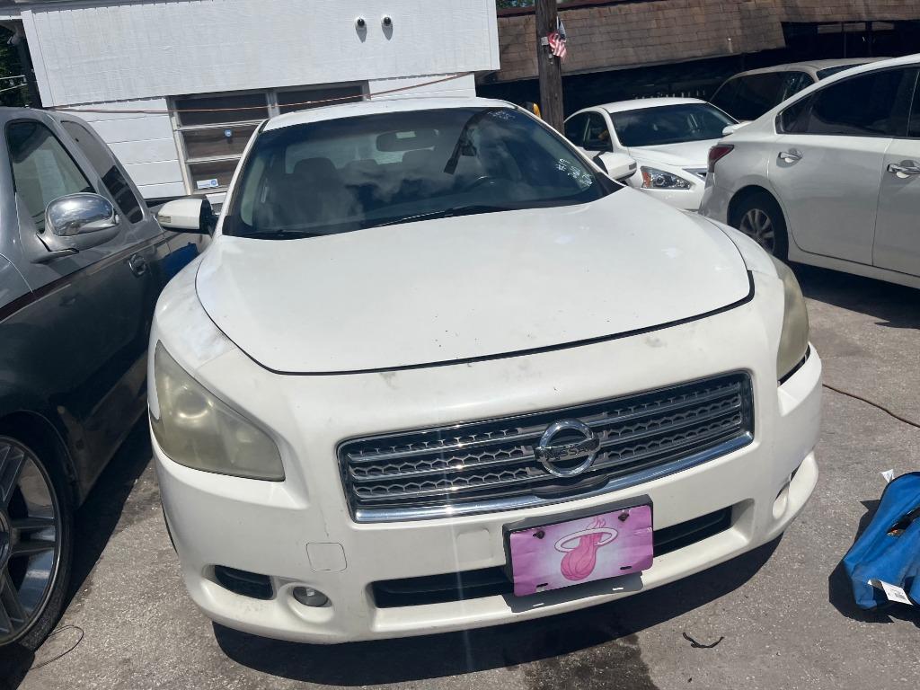 2010 Nissan Maxima - $2,450