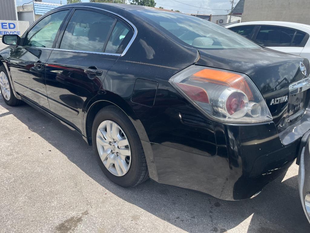 2010 Nissan Altima - $2,250