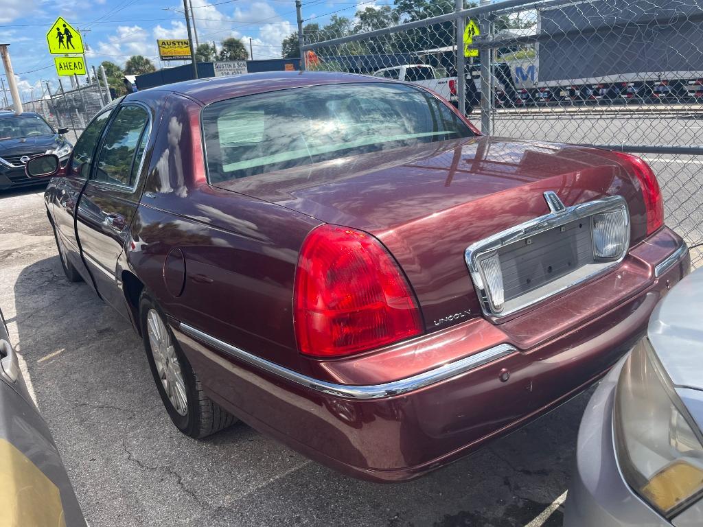 2004 Lincoln Town Car - $1,950